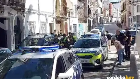 Varios veh&iacute;culos policiales en el lugar de los hechos FOTO LUCENAHOY
