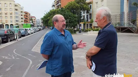 Juan Jos&eacute; Giner y Francisco Olmedo en la Avenida de Las Oller&iacute;as FOTO CONSEJO DE DISTRITO CENTRO