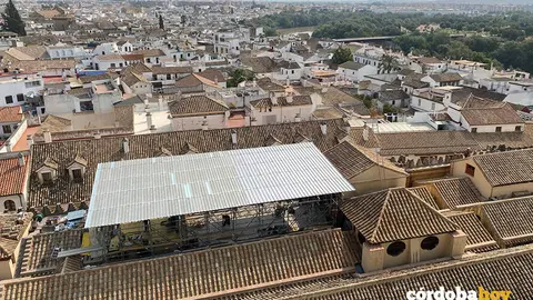 Primera fase de restauraci&oacute;n de las cubiertas tras el incendio en la Mezquita-Catedral FOTO CABILDO