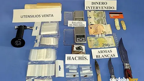 Drogas y material intervenido en la operaci&oacute;n desarrollada el d&iacute;a 9 de octubre en el barrio de F&aacute;tima de C&oacute;rdoba FOTO POLIC&Iacute;A NACIONAL