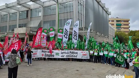 Concentraci&oacute;n sindical a las puertas de la Subdelegaci&oacute;n del Gobierno en C&oacute;rdoba FOTO CSIF