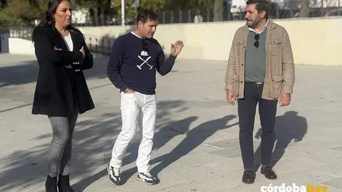 Visita de cargos de Vox al barrio de Electromec&aacute;nicas FOTO VOX