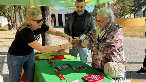 El diputado provincial de Vox en C&oacute;rdoba, Rafael Saco, ha visitado Palma del R&iacute;o junto a la coordinadora local, Asun Pacheco y miembros del equipo municipal FOTO VOX