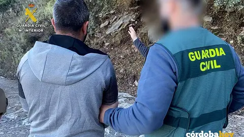 El detenido en el lugar de los hechos FOTO GUARDIA CIVIL