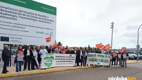 Concentraci&oacute;n de delegados y delegadas de CCOO en el Hospital de Montilla FOTO CCOO