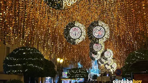 Iluminaci&oacute;n navide&ntilde;a 2025 en Puente Genil FOTO XIMENEZ GROUP