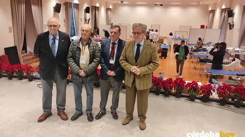 El presidente de la Diputaci&oacute;n de C&oacute;rdoba, Salvador Fuentes (derecha), visita la Gran Marat&oacute;n de Donaci&oacute;n de Sangre en el Palacio de la Merced FOTO EUROPA PRESS