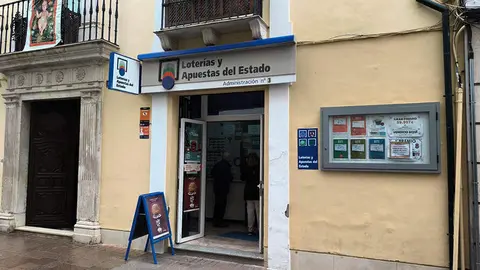 Administraci&oacute;n de Loter&iacute;a n&uacute;mero 3 de Montilla, esta ma&ntilde;ana, donde ha ca&iacute;do el Tercer Premio de la Loter&iacute;a de Navidad de este a&ntilde;o
