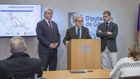 El preside te de la Diputaci&oacute;n, Salvador Fuentes (centro) FOTO DIPUTACI&Oacute;N DE C&Oacute;RDOBA