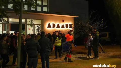 Coordinaci&oacute;n de los equipos emergencias en el Polideportivo de Adamuz para socorrer a los heridos y fallecidos en el descarrilamiento de dos trenes de alta velocidad en Adamuz FOTO FRANCISCO J. OLMO / EUROPA PRESS