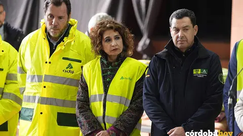 La vicepresidenta primera del Gobierno y ministra de Hacienda, Mar&iacute;a Jes&uacute;s Montero, el ministro de Transportes, &Oacute;scar Puente y el presidente de la Junta de Andaluc&iacute;a, Juanma Moreno FOTO JOAQUIN CORCHERO / EUROPA PRESS