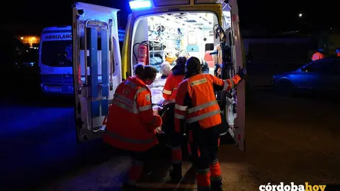 Una ambulancia del 061 traslada a un herido de la zona del accidente, en una imagen de archivo FOTO JUNTA DE ANDALUC&Iacute;A