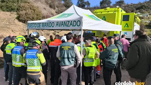 Agentes de la Guardia Cicil en el puesto de mando avanzado en el accidente ferroviario de Adamuz, en una imagen de archivo FOTO JUNTA DE ANDALUC&Iacute;A