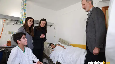 Visitas de los Reyes al Hospital Reina Sof&iacute;a, donde est&aacute;n los heridos del accidente de Adamuz FOTO CASA REAL