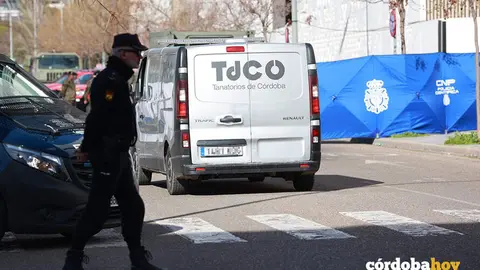 Llegada de un coche f&uacute;nebre al Instituto de Medicina Legal y Ciencias FOTO ROC&Iacute;O RUZ / EUROPA PRESS