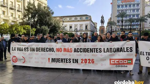 CCOO y UGT se concentran por la primera muerte en accidente laboral en la provincia de C&oacute;rdoba FOTO CCOO