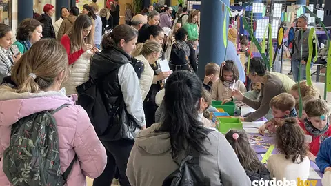 Asistentes a la Feria Infaciencia en la edici&oacute;n de 2025 FOTO UCO