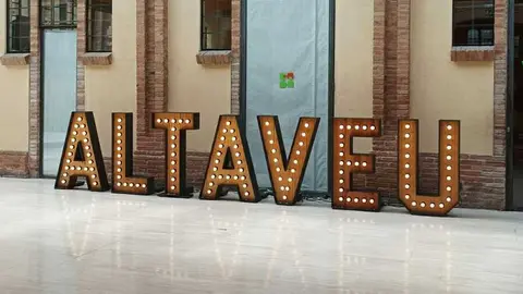 Convierte tu evento en un espacio &uacute;nico con letras grandes<br>                        <br>                        <br>                      