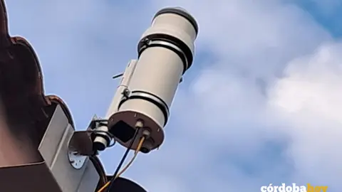 Imagen del detector instalado por el Aula de Astronom&iacute;a en el edificio Leonardo da Vinci FOTO UCO