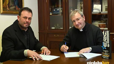 Firma del convenio entre el Autom&oacute;vil Club de C&oacute;rdoba y el Cabildo Catedralicio FOTO AUTOM&Oacute;VIL CLUB DE C&Oacute;RDOBA