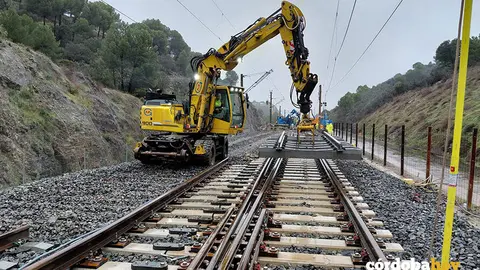 Labores de reparaci&oacute;n de la v&iacute;a donde se produjo el accidente ferroviario Adamuz FOTO MINISTERIO DE TRANSPORTES
