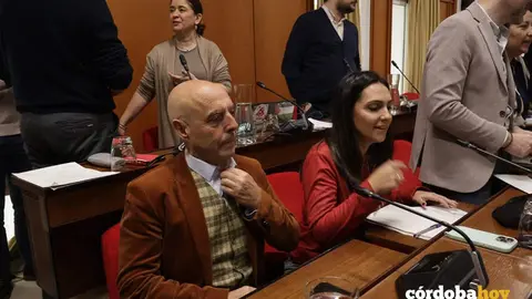 Antonio Hurtado, junto a Mamen Gonz&aacute;lez, en el Pleno ordinario de febrero de 2026 FOTO RAFA MELLADO SENIOR
