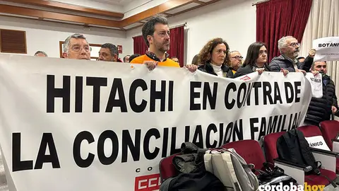 L&iacute;deres de CCOO y plantilla de Hitachi se manifestaron en le pasado Pleno ordinario de febrero 2026