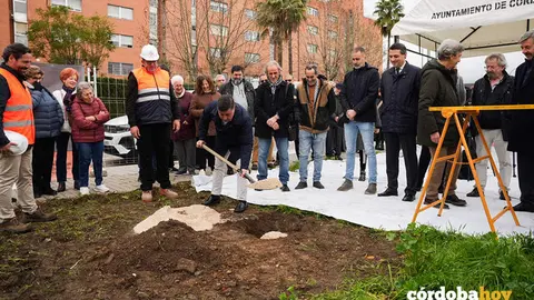 Miguel Ruiz Madruga, en la primera piedra del centro c&iacute;vico Noroeste FOTO RETRATOS CDB