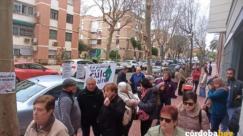 Protesta de la Asociaci&oacute;n Vecinal Valdeolleros en defensa de la sanidad p&uacute;blica FOTO AV VALDEOLLEROS