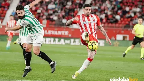 Un momento del encuentro entre la UD Almer&iacute;a el C&oacute;rdoba CF FOTO LALIGAHYPERMOTION