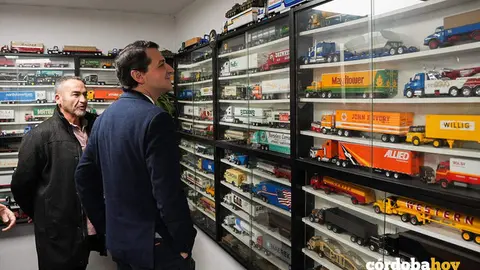 Visita de Jos&eacute; Mar&iacute;a Bellido y Blanca Torrent a Rochel FOTO AYUNTAMIENTO DE C&Oacute;RDOBA