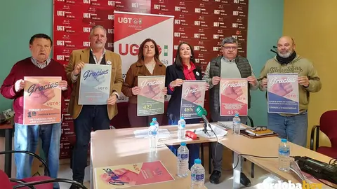 Encarna Laguna (tercera por la derecha), junto a otros responsables de su sindicato, celebra y agradece el respaldo logrado en 2025 FOTO UGT