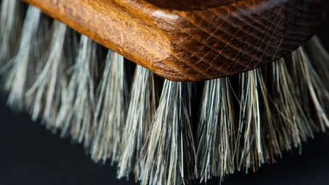 Gu&iacute;a definitiva para cuidar el cabello con un cepillo de cerdas de jabal&iacute;