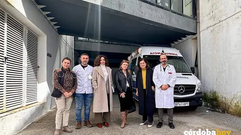 La delegada de Salud y Consumo de la Junta de Andaluc&iacute;a, Mar&iacute;a Jes&uacute;s Botella (segunda por la dcha.), en su visita al centro de salud de Villaviciosa de C&oacute;rdoba FOTO JUNTA DE ANDALUC&Iacute;A