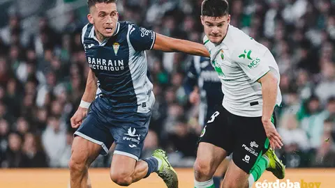 Inma Ruiz en uno de los lances del encuentro entre el Racing y el C&oacute;rdoba CF FOTO RACING DE SANTANDER