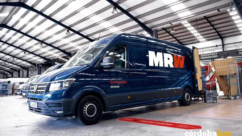 Veh&iacute;culo de reparto de MRW FOTO MRW
