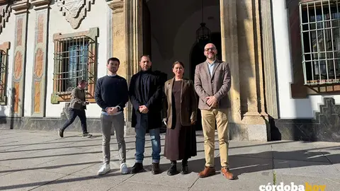 Representantes de IU a las puertas del Palacio de La Merced FOTO IU