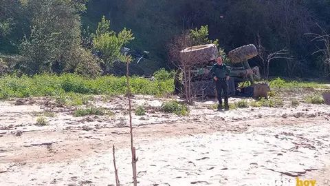 Estado del tractor accidentado en Fuente-T&oacute;jar, en una imagen de archivo FOTO CONSORCIO PROVINCIAL