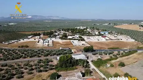 Imagen a&eacute;rea de la finca r&uacute;stica de Puente Genil que supuestamente ha sido parcelada de formas ilegal FOTO GUARDIA CIVIL