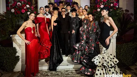 El dise&ntilde;ador cordob&eacute;s Andrew Pocrid celebra su d&eacute;cimo aniversario en el mundo de la moda con la colecci&oacute;n 'La Rosa de Lupe-Spring Summer 2026', presentada en un desfile en La Casa de Manolete Bistro de C&oacute;rdoba FOTO ANDREW POCRID