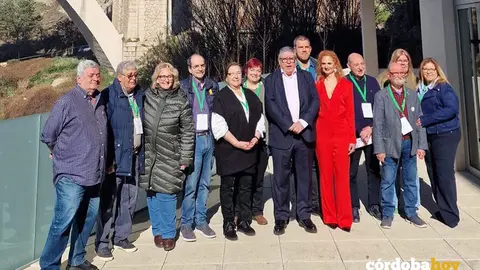 La nueva directiva estatal de las asociaciones vecinales con la cordobesa Isa Sereno (primera por la derecha) FOTO AL-ZAHARA