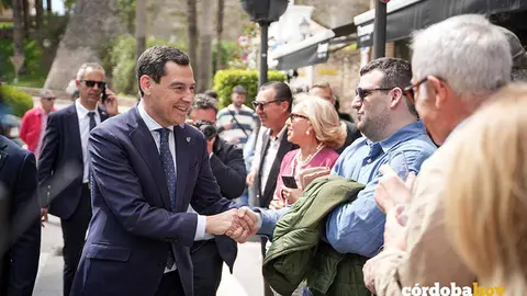 El presidente de la Junta de Andaluc&iacute;a, Juanma Moreno, durante la visita institucional al municipio de Cabra. A 02 de abril de en Cabra FOTO MAR&Iacute;A JOS&Eacute; L&Oacute;PEZ / EUROPA PRESS