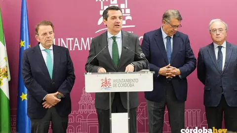 El alcalde, Jos&eacute; Mar&iacute;a Bellido, esta ma&ntilde;ana en rueda de prensa FOTO RAFA MELLADO SENIOR