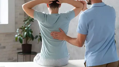 Fisioterapia para las dolencias m&aacute;s comunes de los costaleros tras Semana Santa