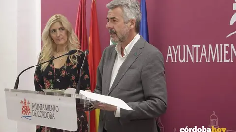 Torrico da cuenta, junto a Morales, de los acuerdos adoptados por la junta de gobierno local FOTO AYUNTAMIENTO DE C&Oacute;RDOBA