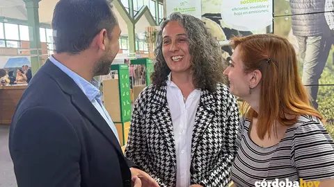 Sebasti&aacute;n P&eacute;rez, Rosa&nbsp;Mar&iacute;a Rodr&iacute;guez y Natalia Le&oacute;n, en la Feria Agroganadera y Agroalimentaria de Los&nbsp;Pedroches FOTO POR ANDALUC&Iacute;A