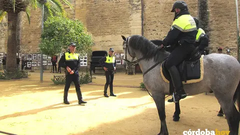Agentes de la Polic&iacute;a Local en actos por su festividad, en una imagen de archivo FOTO EUROPA PRESS