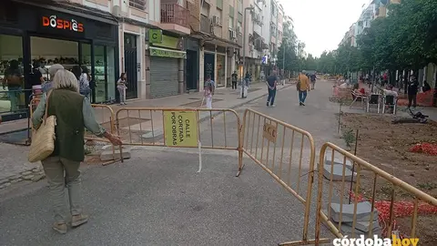 Directivos de la AV La Vi&ntilde;uela, en las obras paradas de la Avenida FOTO AL-ZAHARA