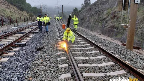 Varios operarios durante las obras de reparaci&oacute;n de las v&iacute;as en Adamuz, a 30 de enero de 2026, en Adamuz FOTO MINISTERIO DE TRANSPORTES Y MOVILIDAD SOSTENIBLE