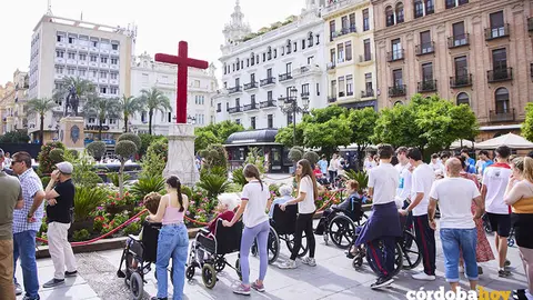 Detalle de la Cruz de Mayo de la plaza de las Tendillas en una de la grandes fiestas de la ciudad cordobesa FOTO JOAQU&Iacute;N CORCHERO / EUROPA PRESS